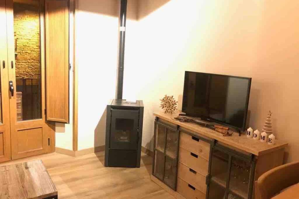 Puigcerda Centro. Acogedor Apartament En El Pueblo Ngoại thất bức ảnh