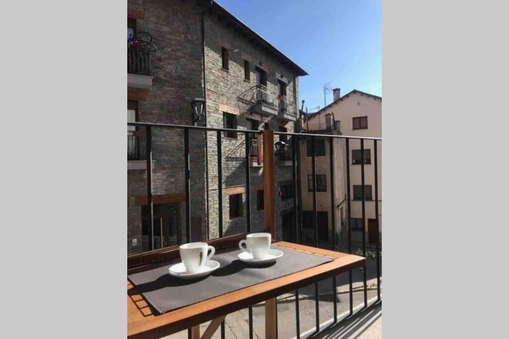 Puigcerda Centro. Acogedor Apartament En El Pueblo Ngoại thất bức ảnh
